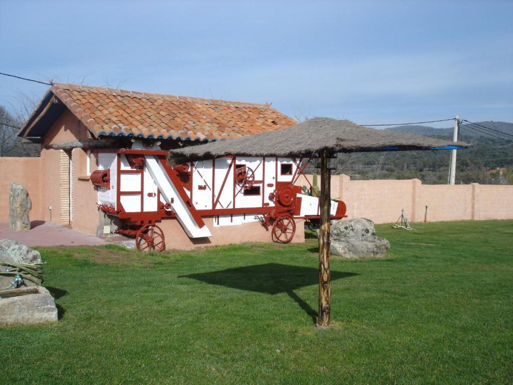 Posada Tresmentiras Aldeanueva del Camino Exterior foto